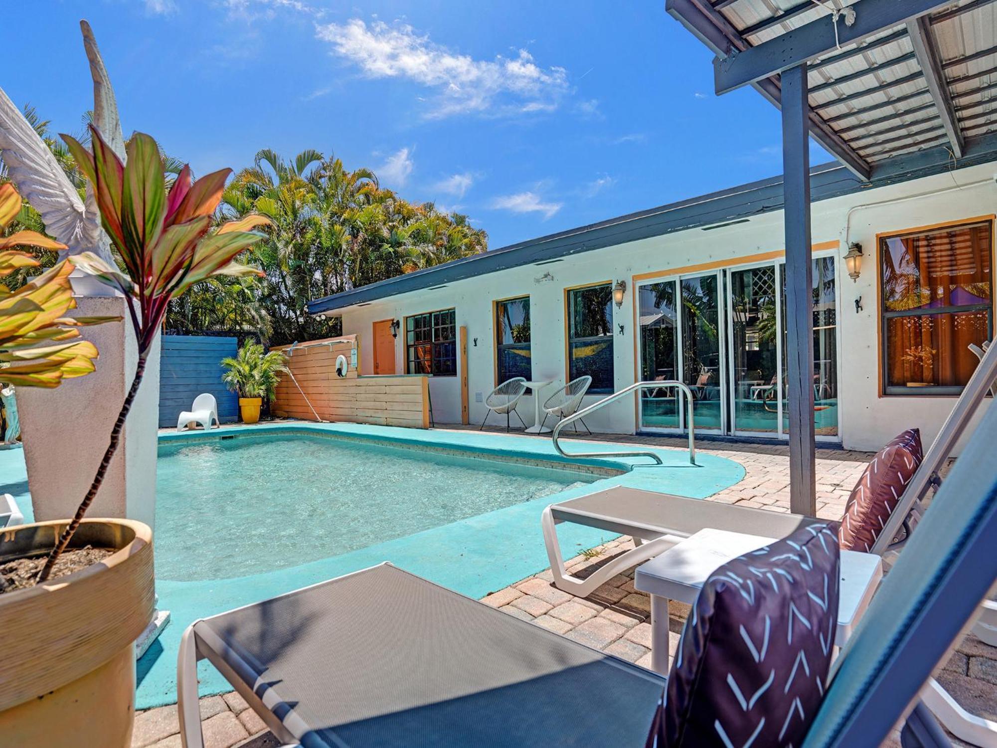 Large Gay Men'S 1 Bedroom W Gameroom Heated Pool Clothing Optional Oakland Park Exterior photo
